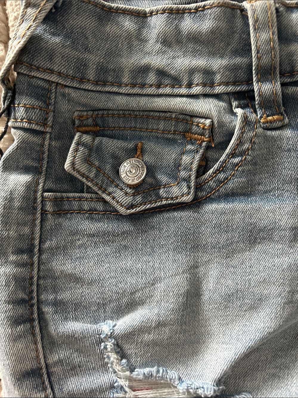 True Religion Light Wash Frayed Hem Denim Shorts- NEVER WORN- NWT - Picture 5 of 6